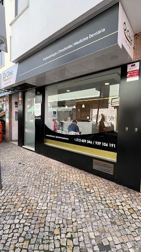 Oi Clinic Implantes logo