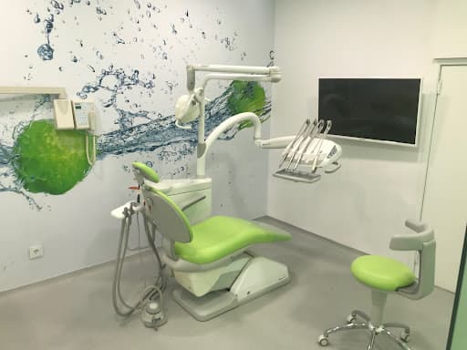 Clinica Dentária Oeiras Caredent logo