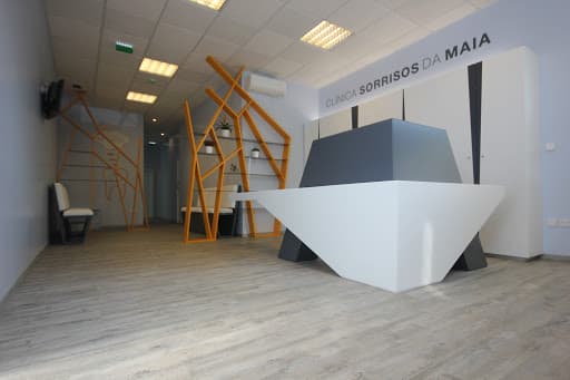 Sorrisos da Maia by Raquel Damas logo