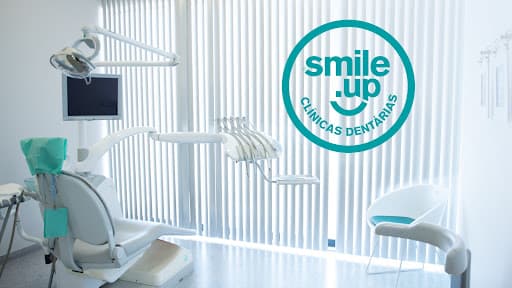 Smile.up Clinicas Dentarias Olhão logo