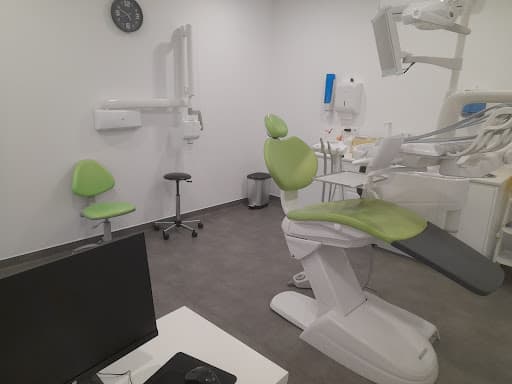DClinic Clínica dentária logo