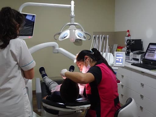 M J Clinics , Saúde e Bem estar, lda logo