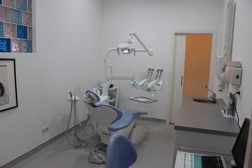 Gambelas Smile Clinic logo