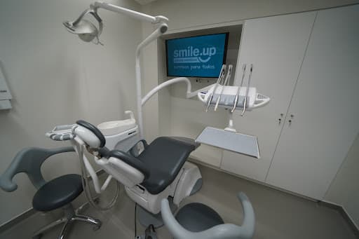 Smile.up Clinicas Dentarias Setúbal logo