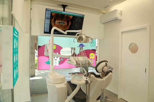 Smile.up Clínicas Dentárias Chaves logo