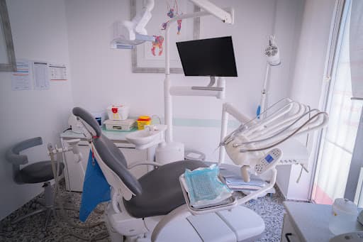 Klinica PerioImplantologica - Clínica Médica e Dentária em Caldas da Rainha logo