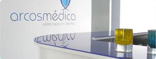 Arcos Médica logo