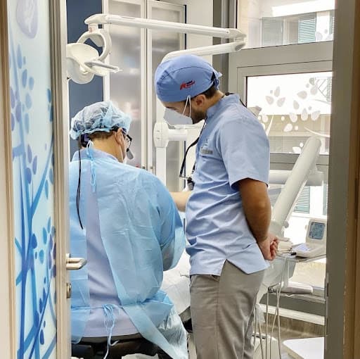 Madmed - Serviços Médicos e Dentários na Madeira logo