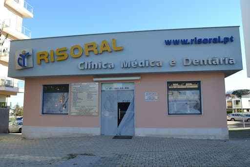 Risoral Clínica Médica e Dentária logo