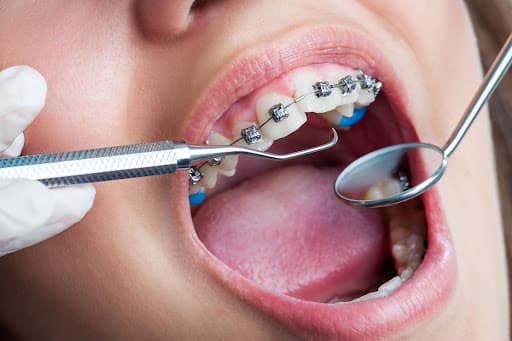 CLÍNICA DENTÁRIA MEDIVILA - DENTISTA | IMPLANTOLOGIA | ORTODONTIA | ESTÉTICA - VILA VERDE logo
