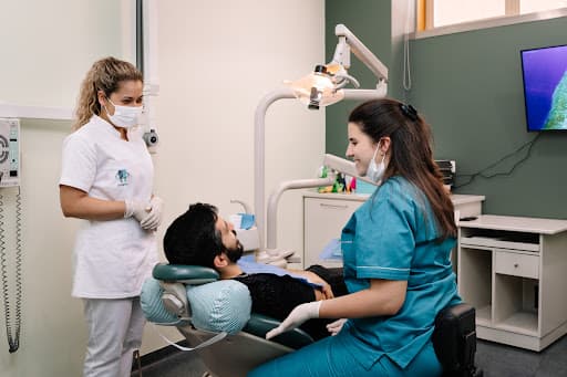 SYMETRIC - Clínica Médica e Dentária de Valadares logo