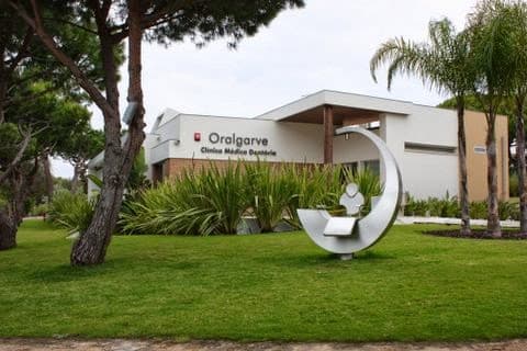 Oralgarve-clínica Médico-dentária Lda logo