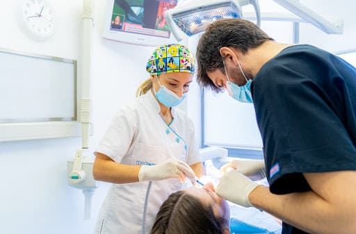 Medway - Clínica Dentária Santa Maria da Feira logo