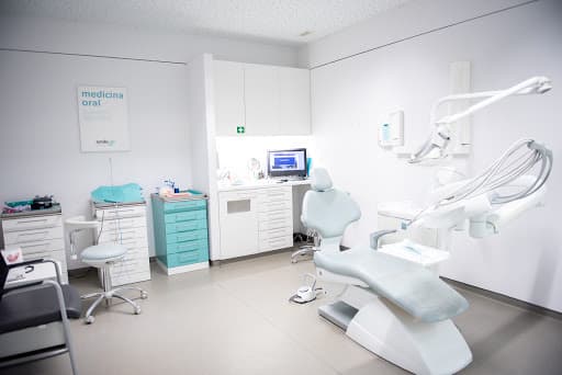 Smile.up Clínicas Dentárias Santo Tirso logo