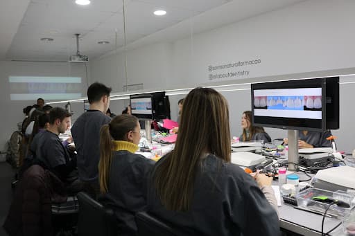 Sorriso Natural | Clínica e Centro de Formação em Medicina Dentária logo