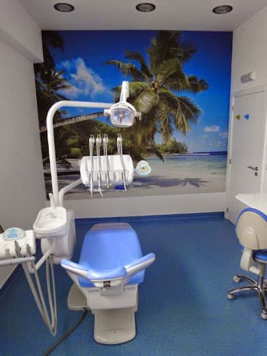 Clínica Médico-Dentária Dr.ª Helena António, Lda logo